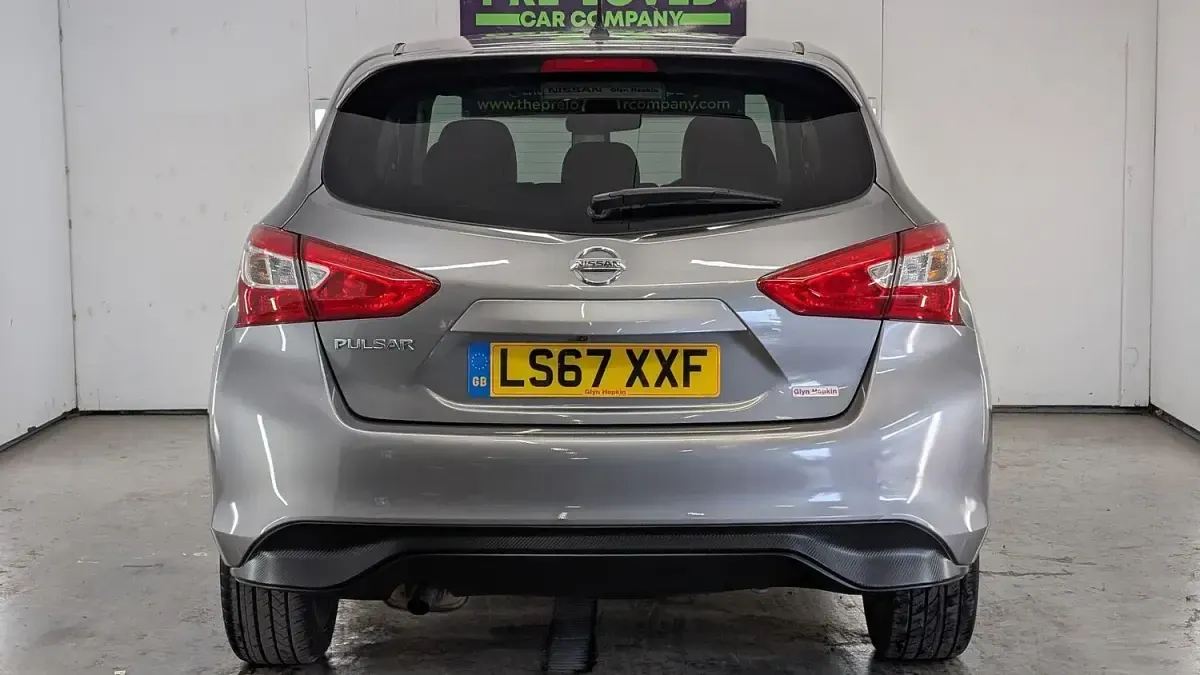 Used Nissan Pulsar N-Connecta 115 HP (84 kW) 2017 Grey Hatchback