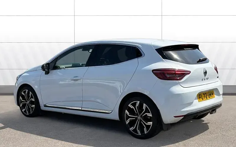 Used Renault Clio Techno 145 HP (106 kW) 2022 White Hatchback