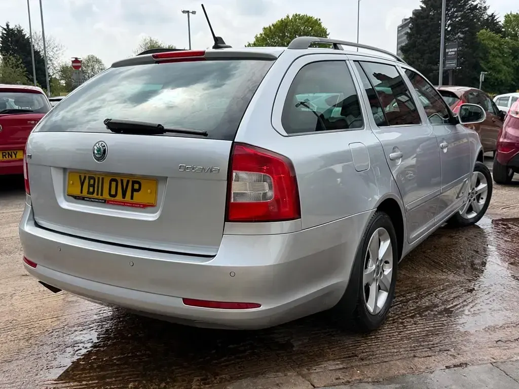 Begagnad Skoda Octavia SE 2011 Silver Kombi