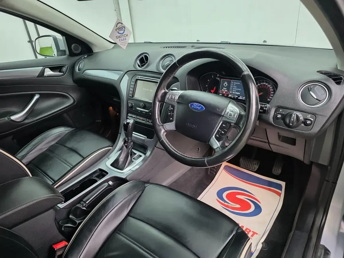 Usado Ford Mondeo Business Edition 163 CV (119 kW) 2014 Plateado Utilitario