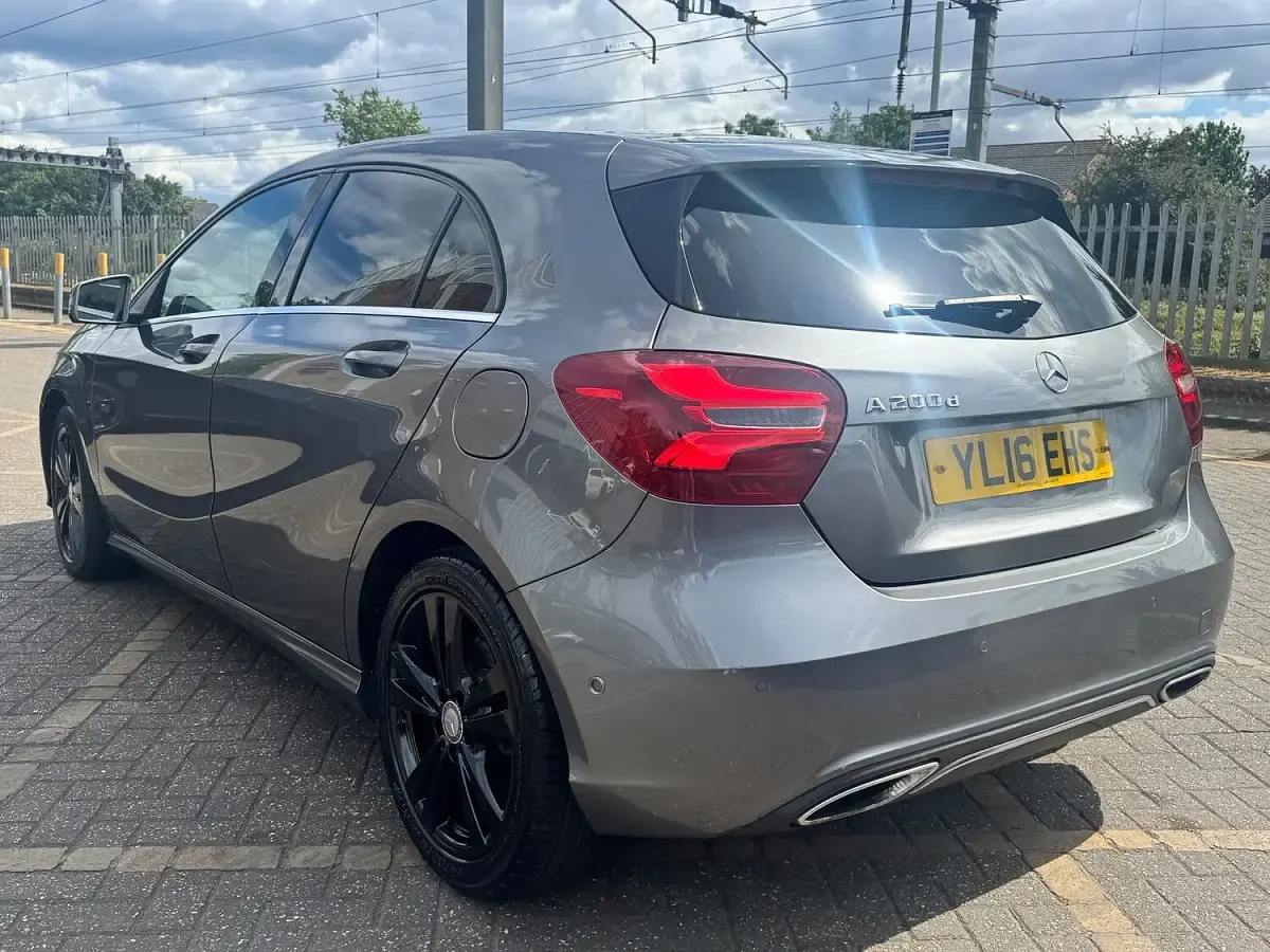 Begagnad Mercedes A200 Premium 136 HK (100 kW) 2016 Grå Halvkombi