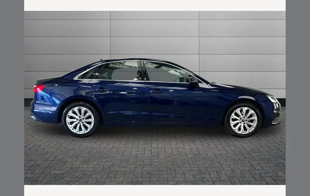Used Audi A4 Comfort 150 HP (110 kW) 2022 Navarra blue Sedan