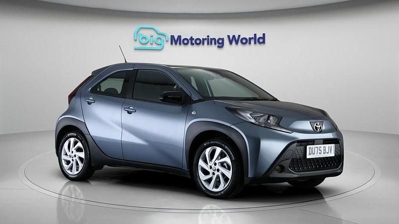 Used Toyota Aygo X PURE 72 HP (52 kW) 2025 Grey SUV