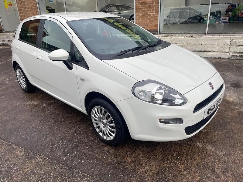 Used Fiat Punto Pop 69 HP (50 kW) 2014 White Hatchback