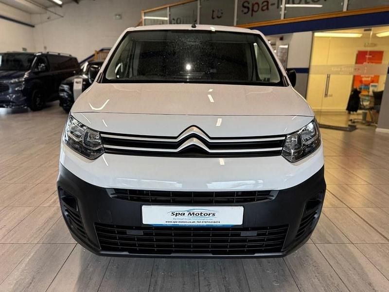 Używany Citroën Berlingo 100 KM (73 kW) 2023 Biały Minivan