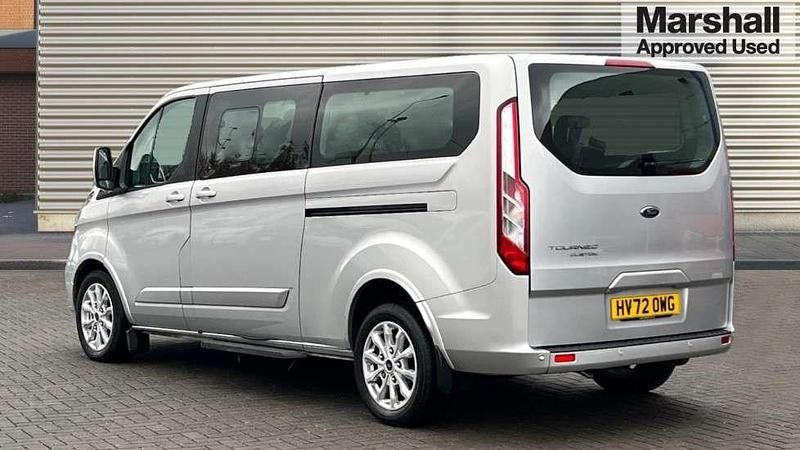 Used Ford Tourneo Titanium 150 HP (110 kW) 2022 Silver MPV