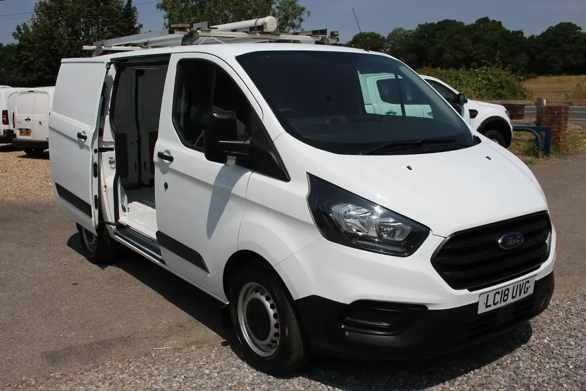 Used Ford Transit Custom 105 HP (77 kW) 2018 White Van