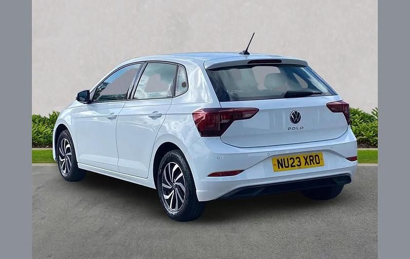 Begagnad VW Polo S 95 HK (69 kW) 2023 Vit Halvkombi