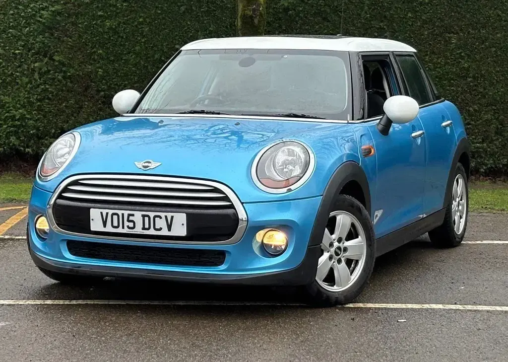 Begagnad Mini Cooper Hatch 136 HK (100 kW) 2015 Blå Halvkombi