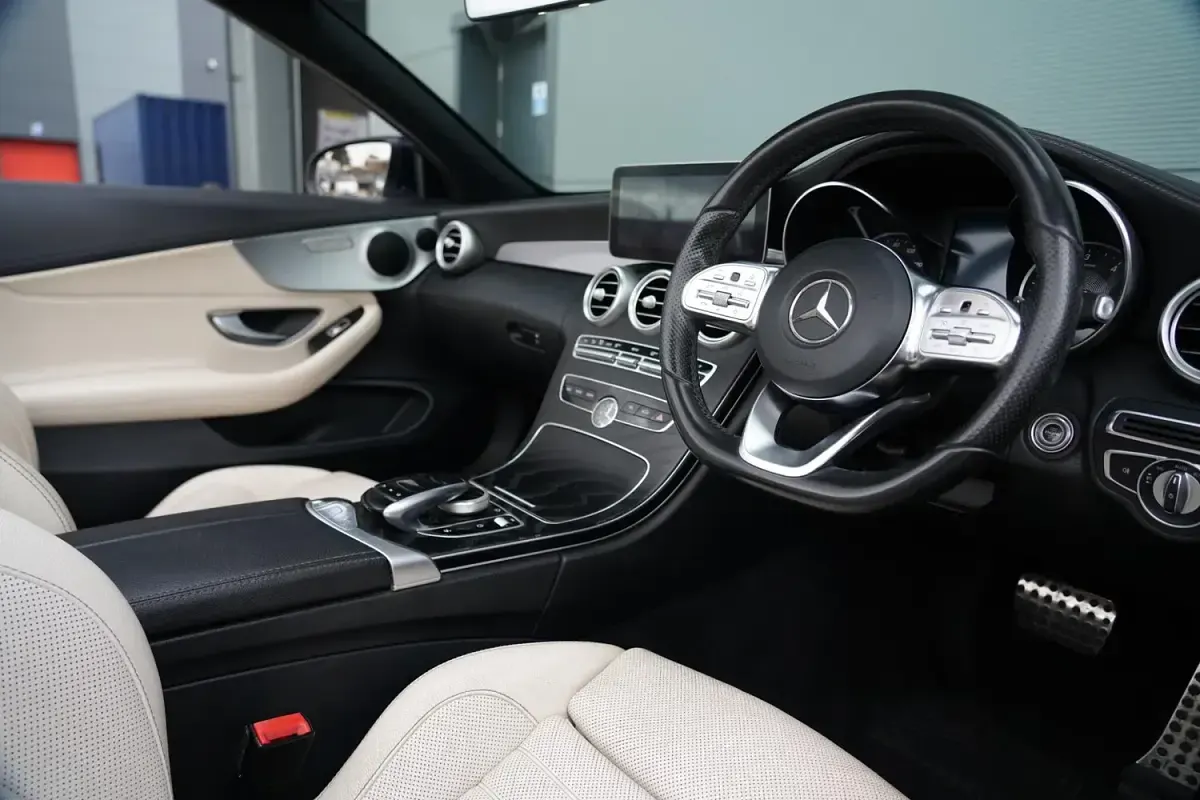 Used Mercedes C220 AMG Line Premium 194 HP (142 kW) 2019 Blue Cabriolet