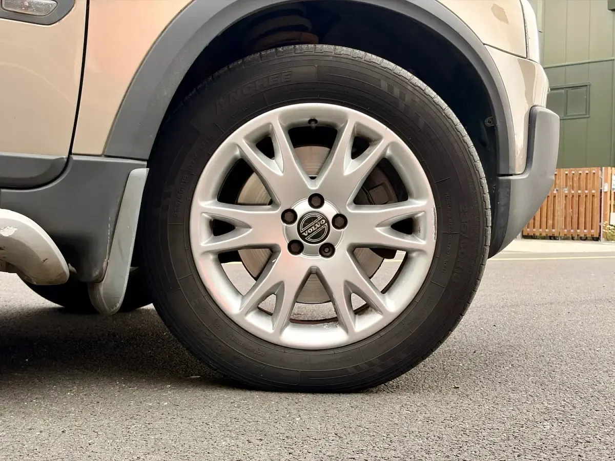 Begagnad Volvo XC90 SE 185 HK (136 kW) 2005 Guld SUV