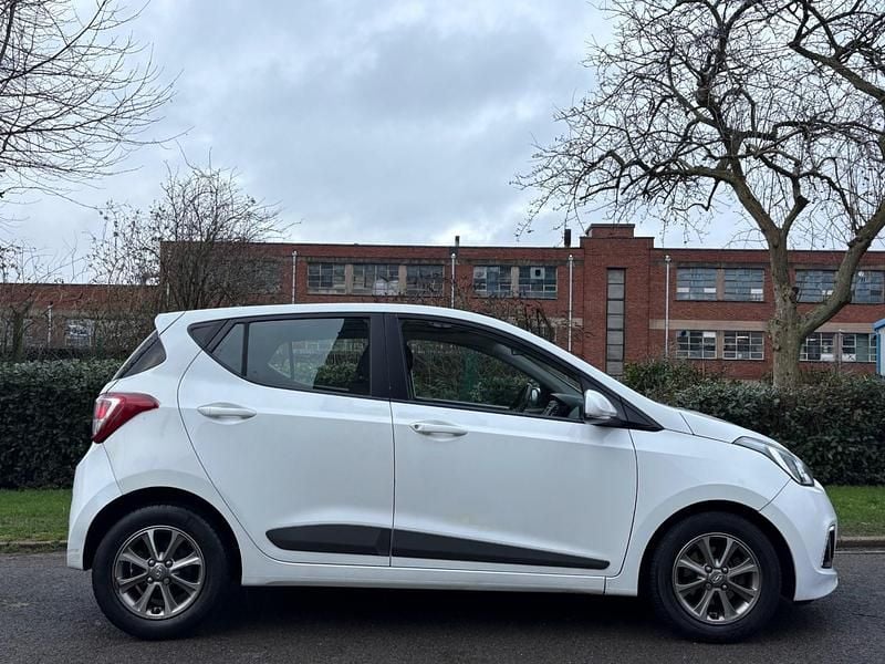 Used Hyundai i10 Premium 2015 White Hatchback