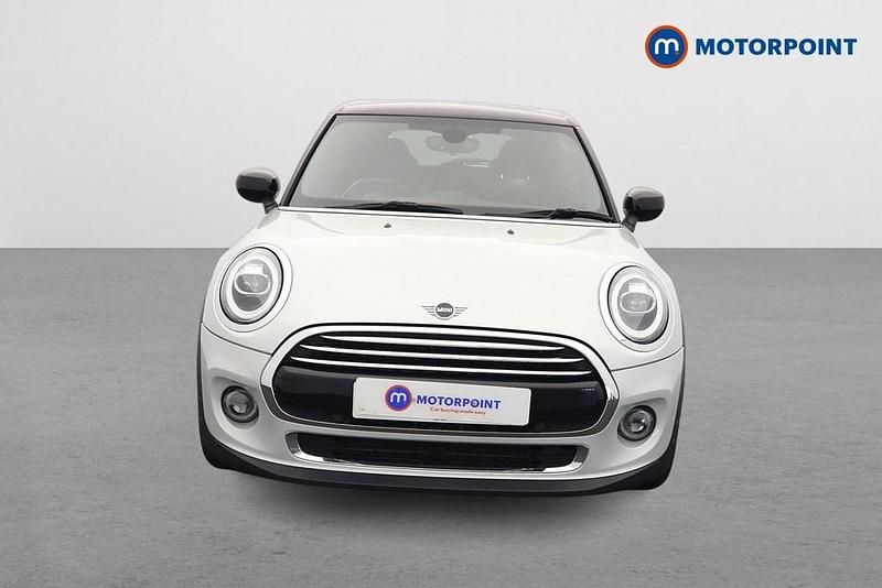 Begagnad Mini Cooper Comfort 136 HK (100 kW) 2019 Vit Halvkombi