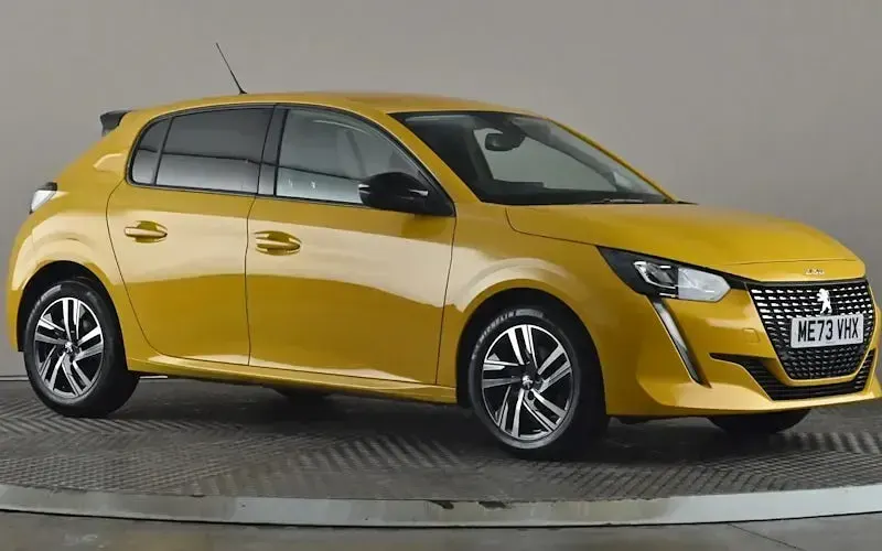 Usado Peugeot 208 Allure+ 102 HP (75 kW) 2023 Citadino