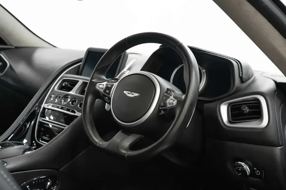 Used Aston Martin DB11 608 HP (447 kW) 2018 Black Coupe