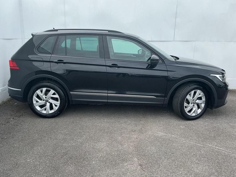 Usado VW Tiguan Life 150 CV (110 kW) 2023 Negro SUV