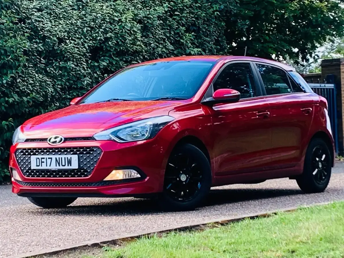 Used Hyundai i20 SE 84 HP (61 kW) 2017 Red Hatchback