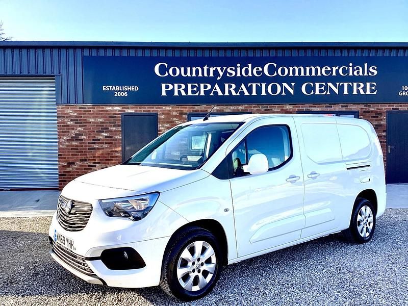 Used Vauxhall Combo 100 HP (73 kW) 2020 White Van