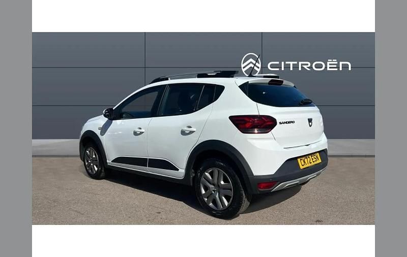 Used Dacia Sandero Comfort 90 HP (66 kW) 2022 White SUV