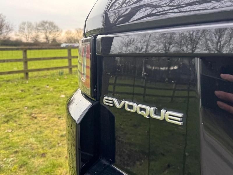 Used Land Rover Range Rover evoque SE 2017 Black Estate