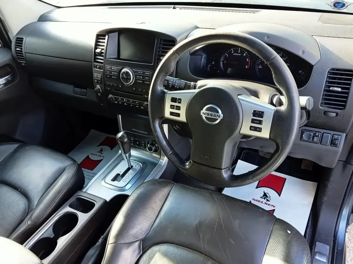 Second-hand Nissan Navara Tekna 190 CP (139 kW) 2011 Gri Pickup