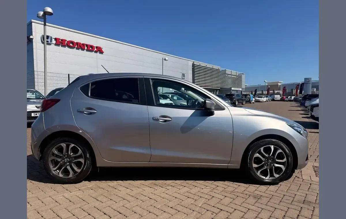 Used Mazda 2 Inclusive 88 HP (64 kW) 2016 Silver Hatchback