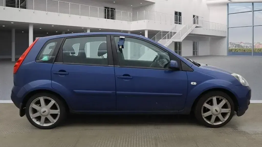 Used Ford Fiesta Zetec 79 HP (58 kW) 2008 Blue Hatchback