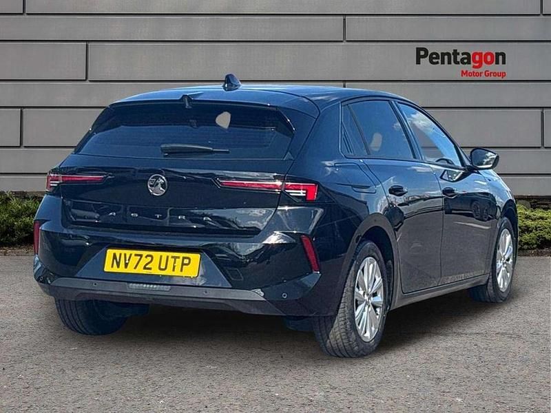 Second-hand Vauxhall Astra Design Edition 108 CP (79 kW) 2023 Negru Hatchback