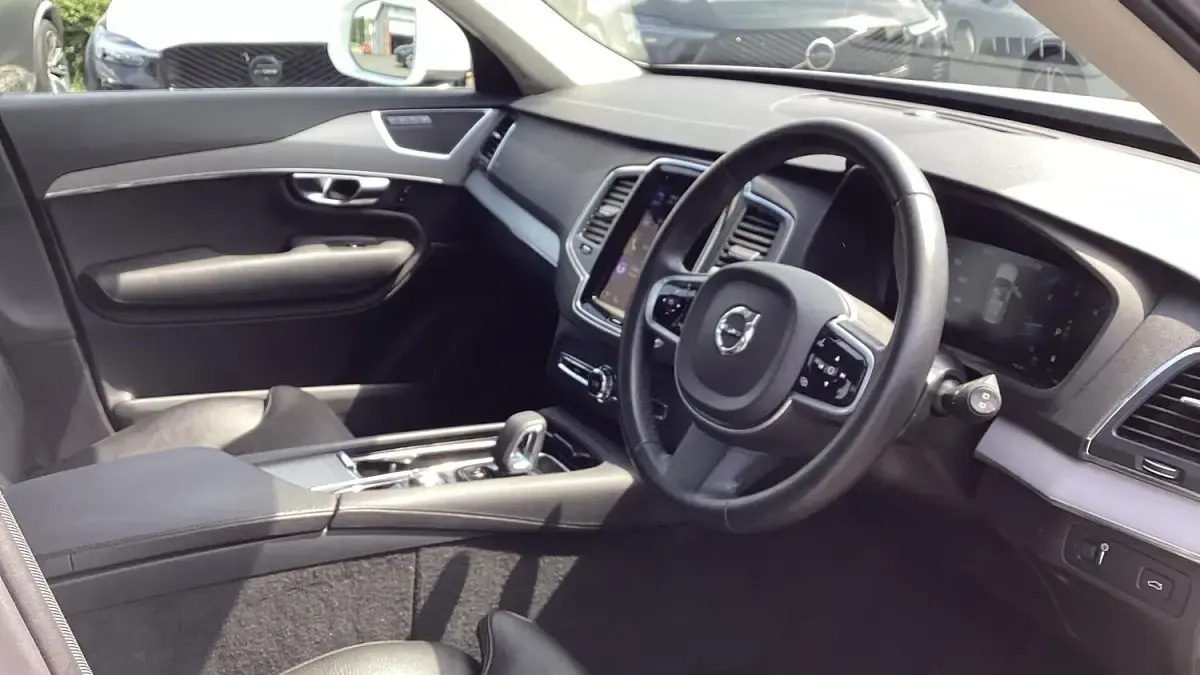 Used Volvo XC90 Momentum 235 HP (172 kW) 2021 White SUV