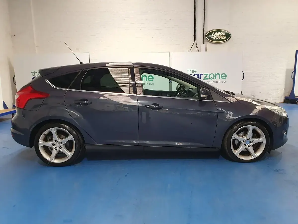 Used Ford Focus Titanium X 180 HP (132 kW) 2012 Grey Hatchback