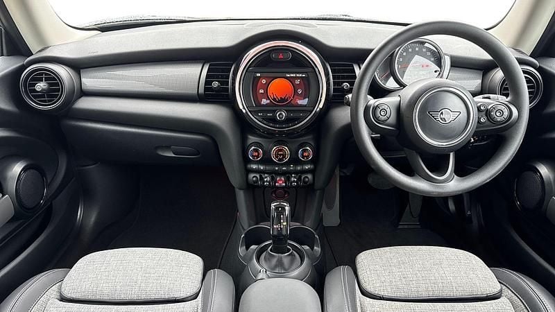 Used Mini Cooper Classic 134 HP (98 kW) 2020 Red Hatchback