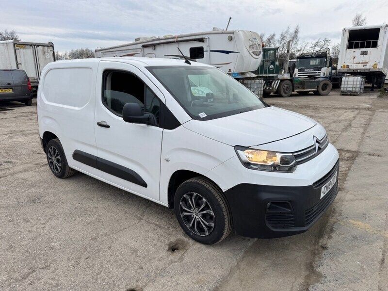 White Used 2019 Citroën Berlingo MPV | £4,499 (Good price) - Image 1/4