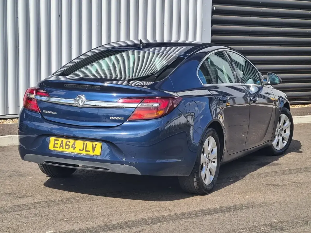 Used Vauxhall Insignia 163 HP (119 kW) 2014 Blue Hatchback