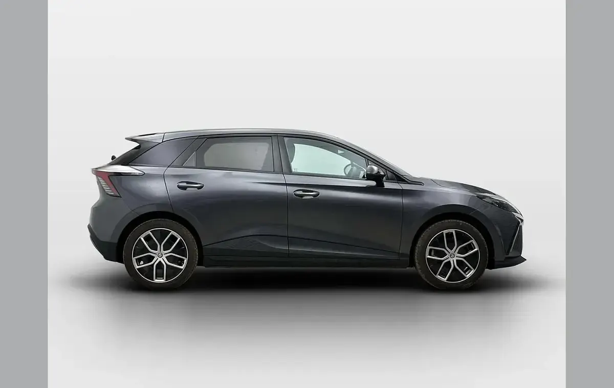 Begagnad MG MG4 EV Trophy 180 kW (245 HK) 2024 Grå Halvkombi