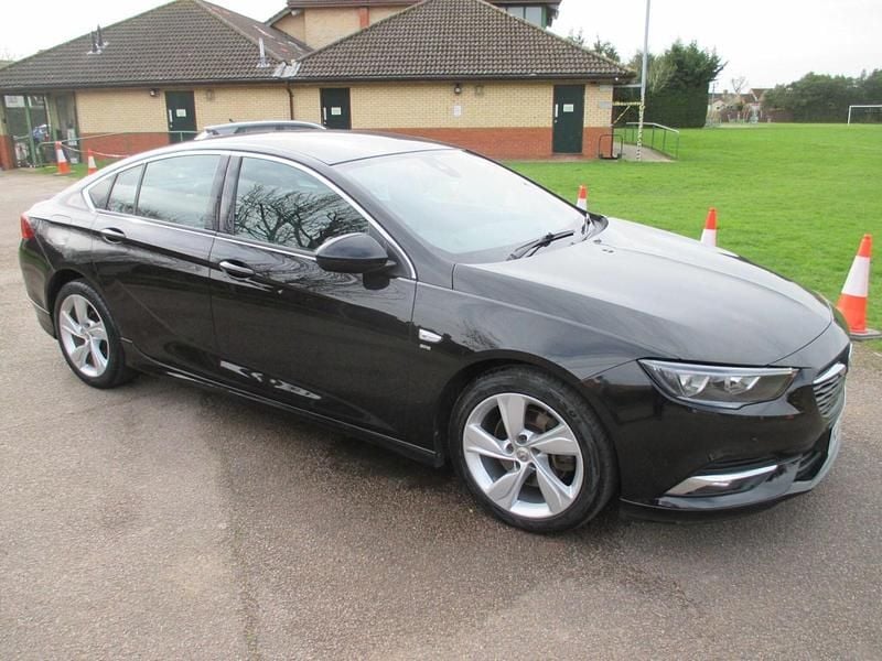 Second-hand Vauxhall Insignia SRi 170 CP (125 kW) 2019 Negru Hatchback