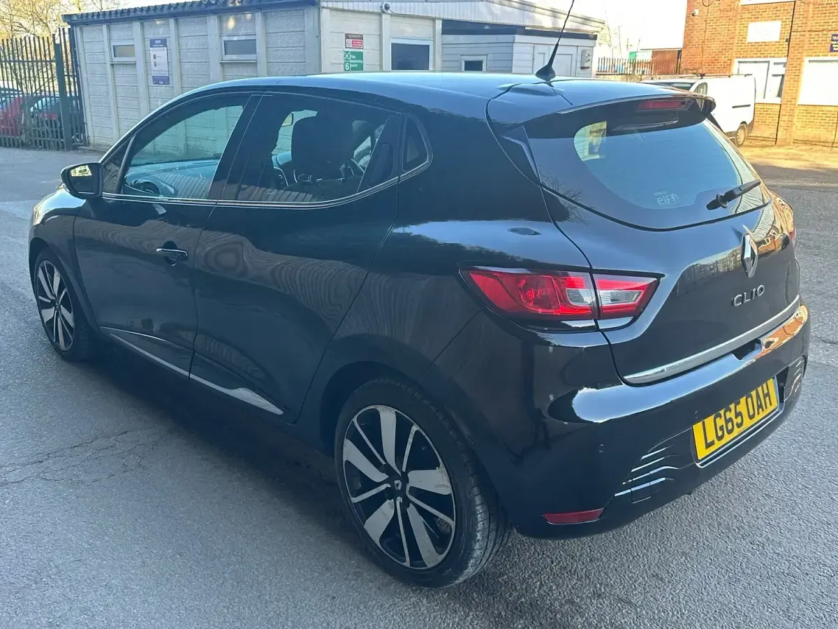 Used Renault Clio Dynamique 90 HP (66 kW) 2015 Black Hatchback