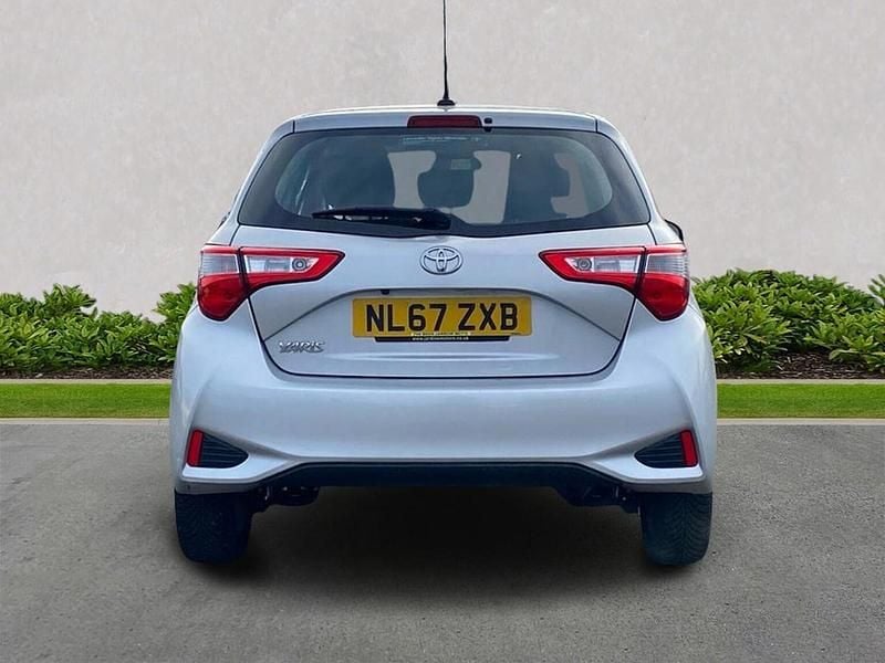 Used Toyota Yaris 111 HP (81 kW) 2017 Silver Hatchback