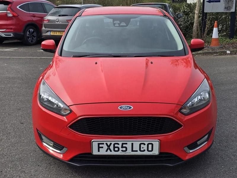 Used Ford Focus Titanium 120 HP (88 kW) 2015 Red Hatchback