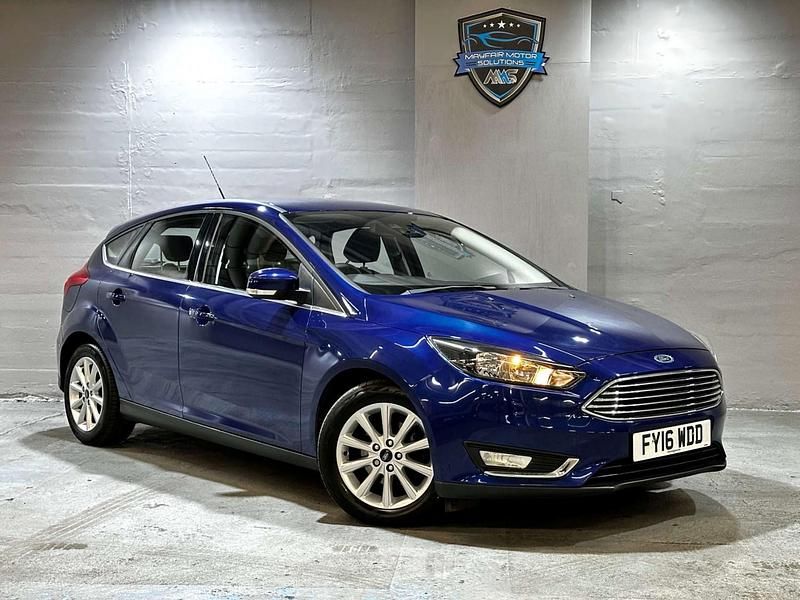 Used Ford Focus Titanium 120 HP (88 kW) 2016 Blue Hatchback
