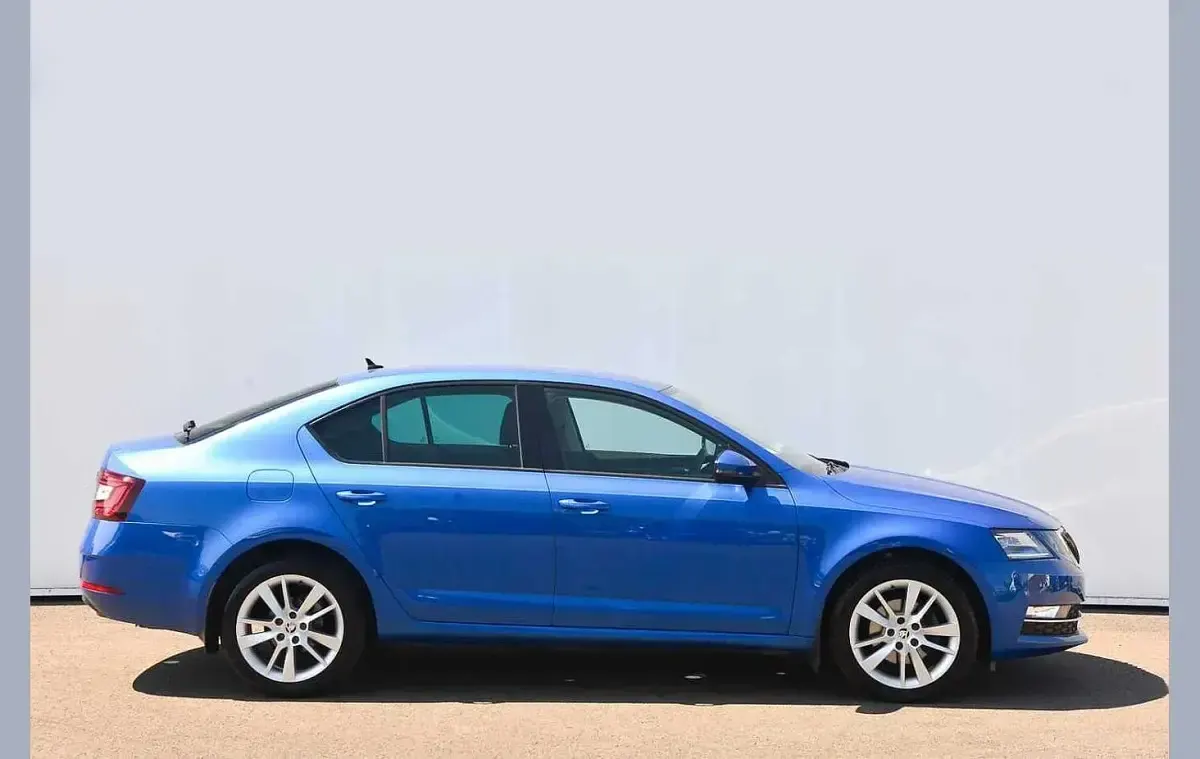 Used Skoda Octavia SE L 147 HP (108 kW) 2019 Race blue metallic Hatchback