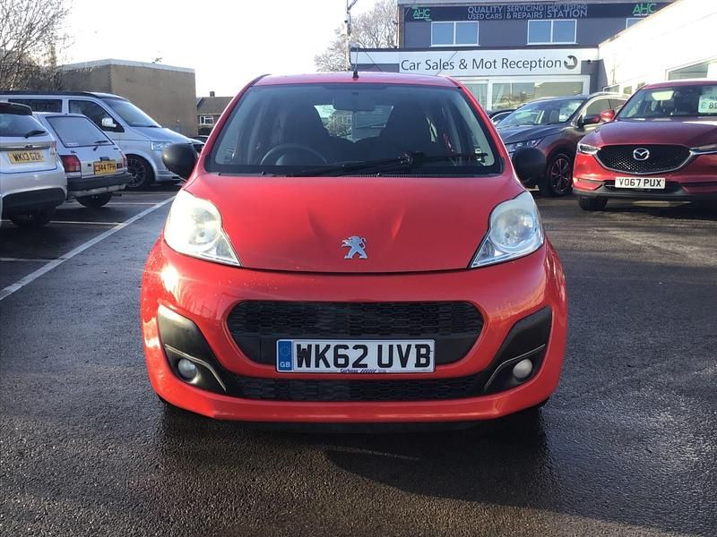 Used Peugeot 107 Active 68 HP (50 kW) 2012 Red Hatchback