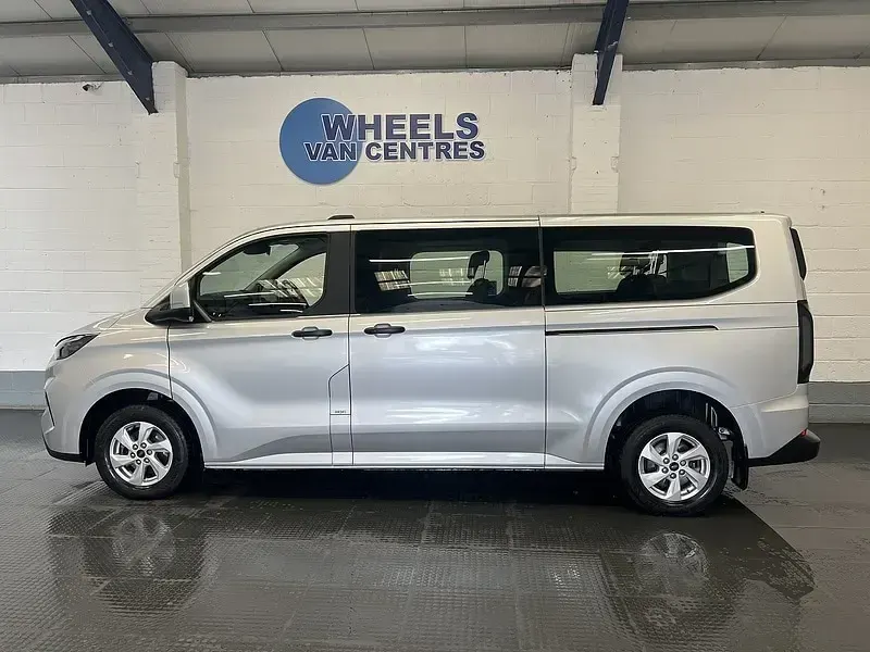 Used Ford Tourneo Custom Zetec 136 HP (100 kW) 2024 Silver Van