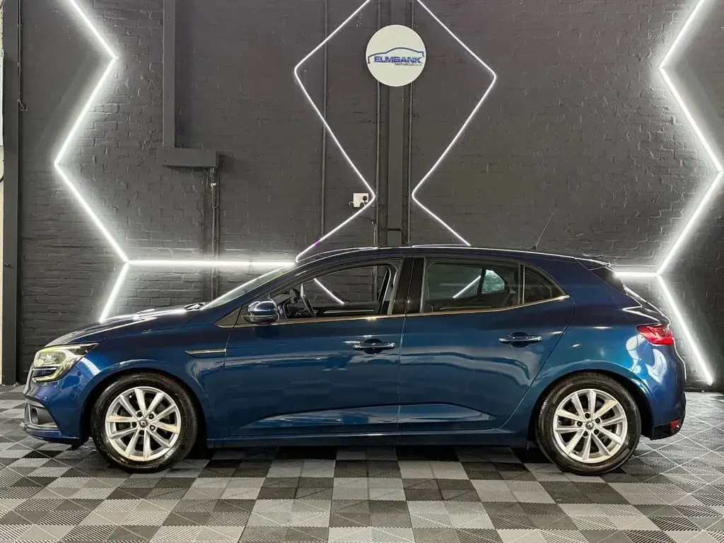 Used Renault Mégane Dynamique 110 HP (80 kW) 2016 Blue Hatchback