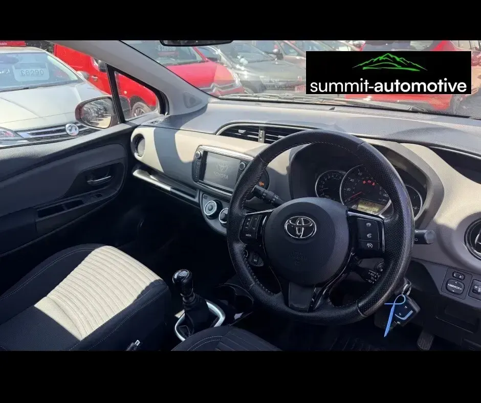 Used Toyota Yaris Design 99 HP (72 kW) 2016 Red Hatchback