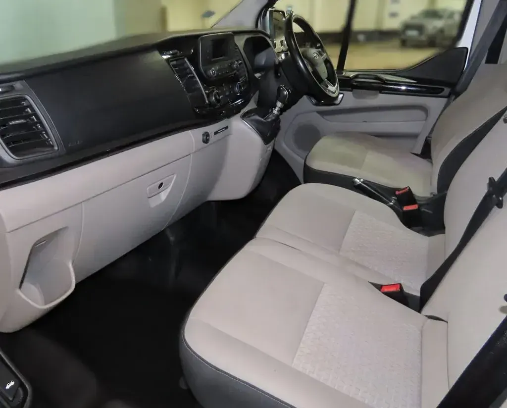 Used Ford Tourneo Custom Zetec 130 HP (95 kW) 2019 Silver Van