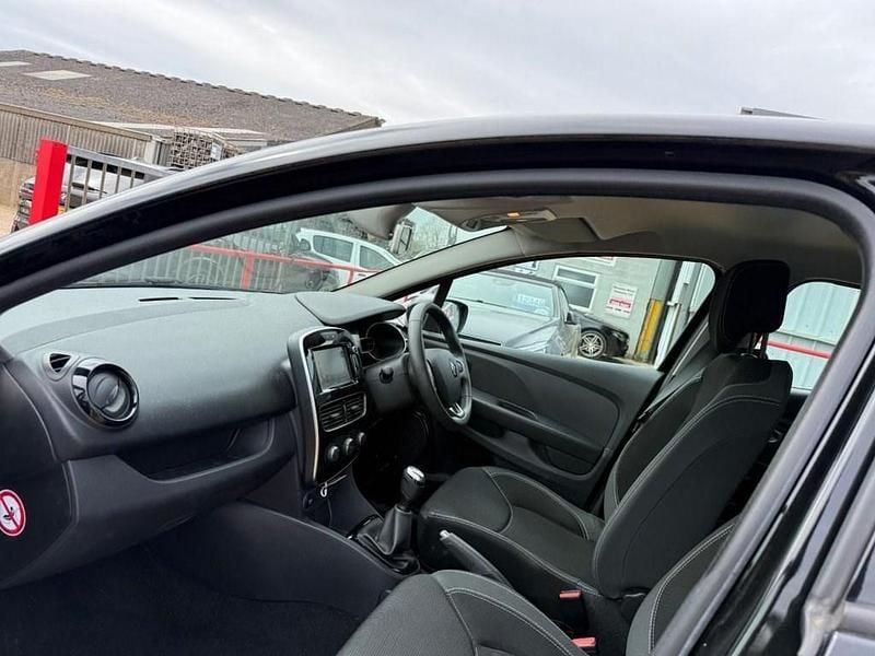 Used Renault Clio IV Dynamique 75 HP (55 kW) 2018 Black Hatchback