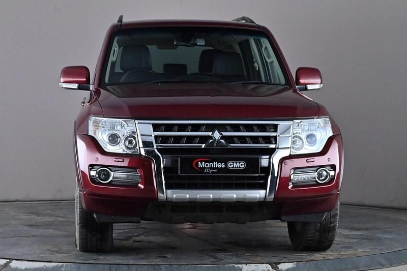 Used Mitsubishi Shogun 187 HP (137 kW) 2015 Red SUV