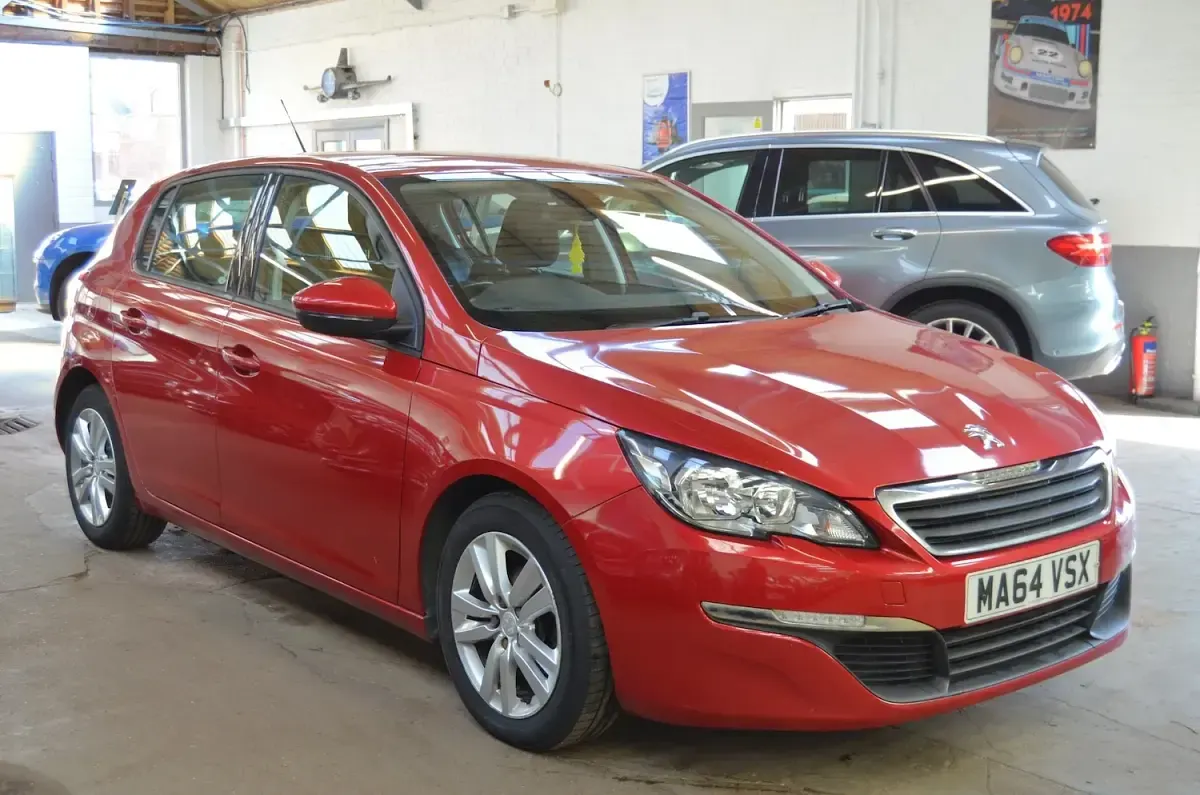 Used Peugeot 308 Active 100 HP (73 kW) 2014 Red Hatchback
