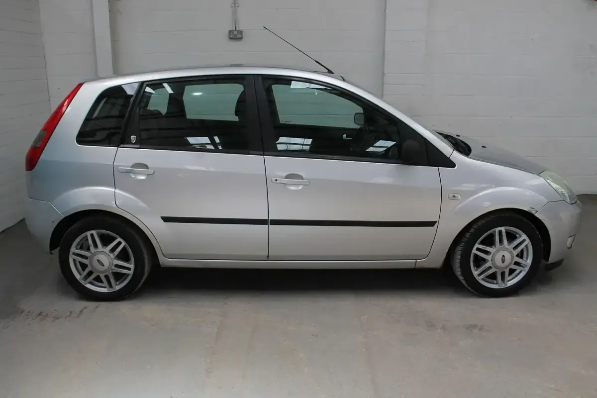 Used Ford Fiesta Ghia 2005 Silver Hatchback