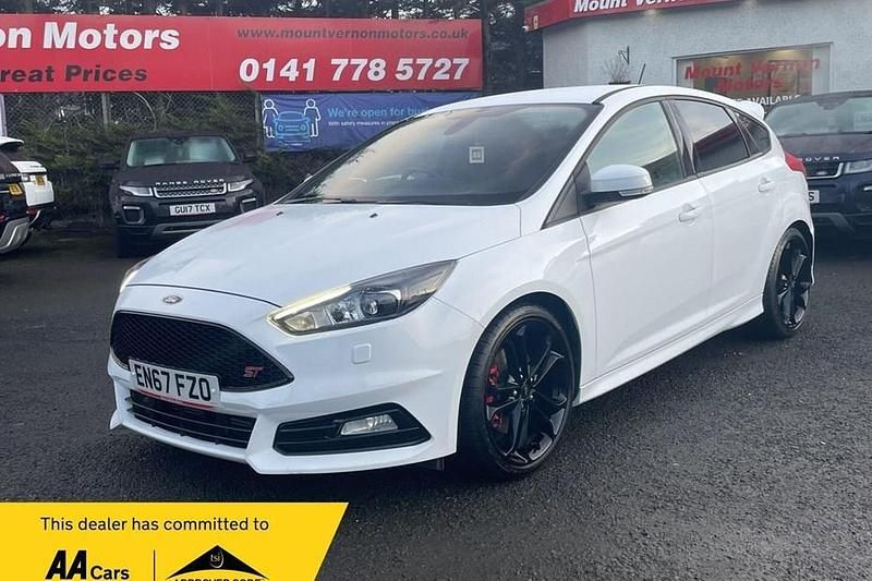 Used Ford Focus ST 250 HP (183 kW) 2017 White Hatchback